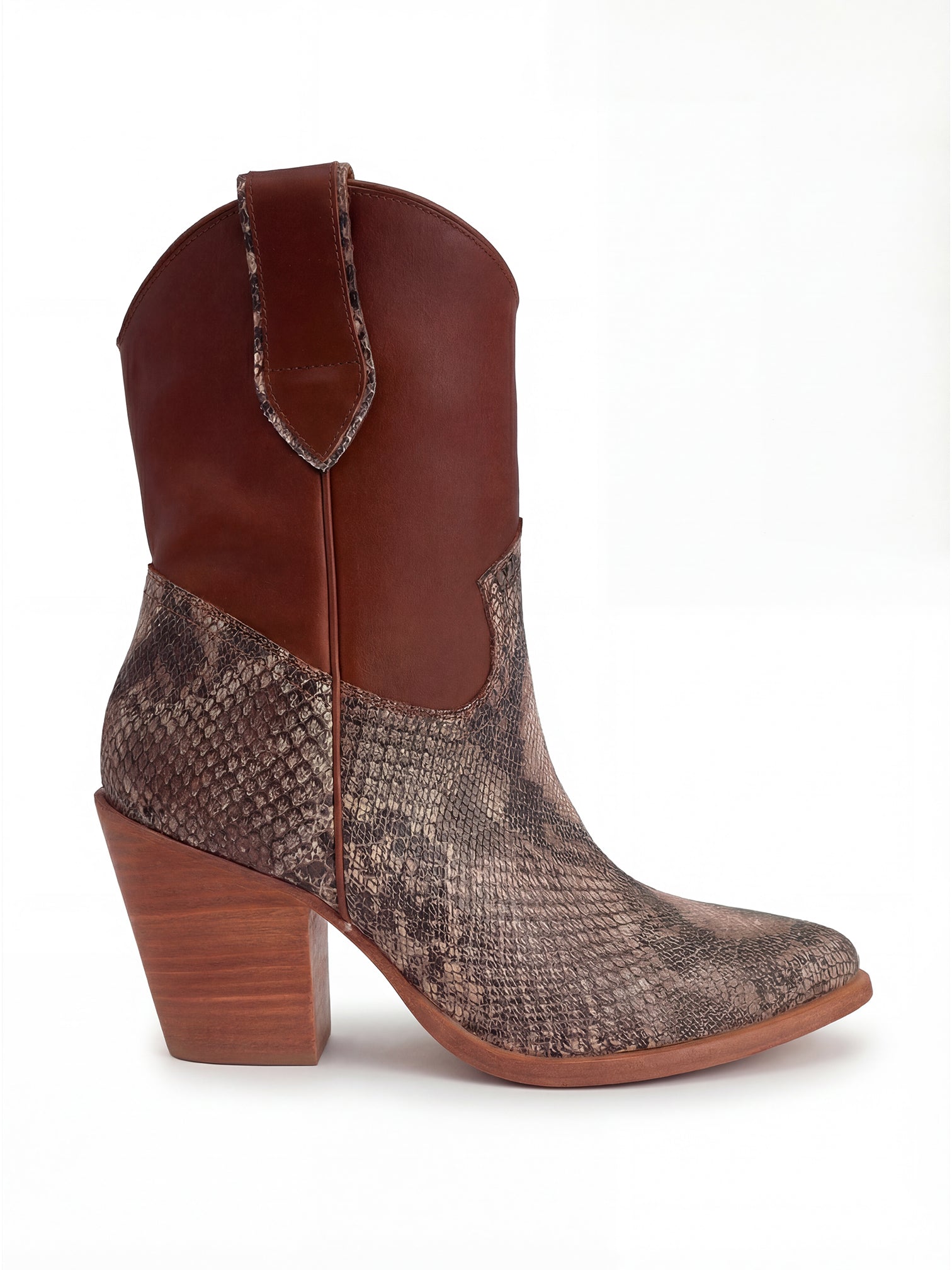 The boots – Golden West